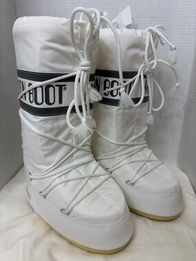 Moon Boot White Padded Snow Boots with Logo Band